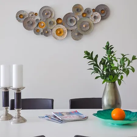 Apartamento Lovelystay - 2br Modern, Pool Access, Close To Marina & *