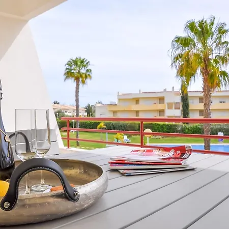 Lovelystay - 2br Modern, Pool Access, Close To Marina & Apartamento *