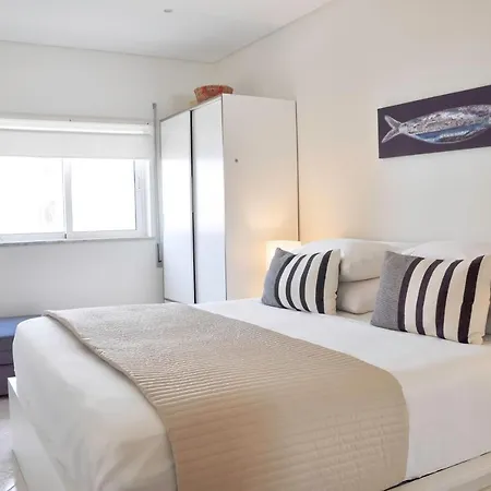 Lovelystay - 2br Modern, Pool Access, Close To Marina & Apartamento Quarteira