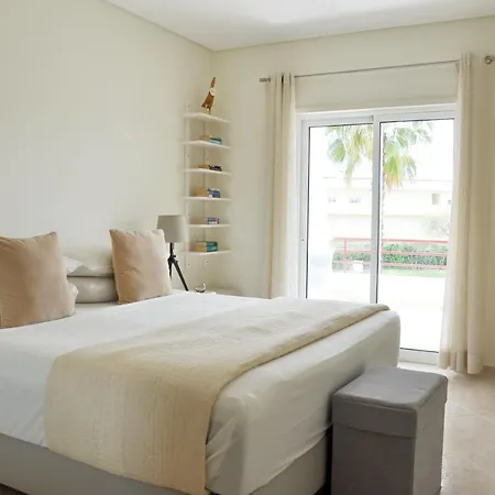 Lovelystay - 2br Modern, Pool Access, Close To Marina & Apartamento *